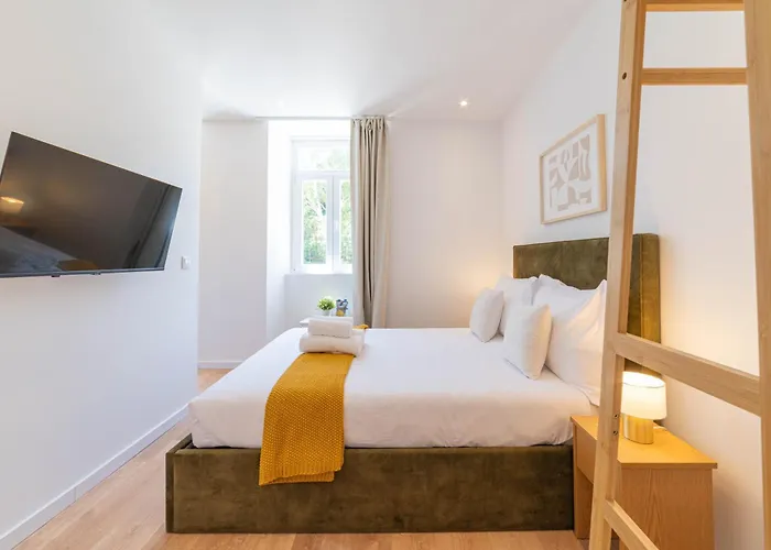 شقة Campolide Cozy & *