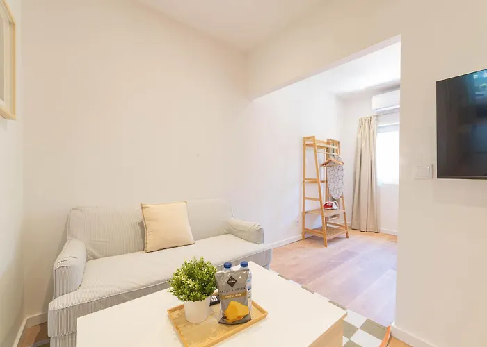 شقة Campolide Cozy & *